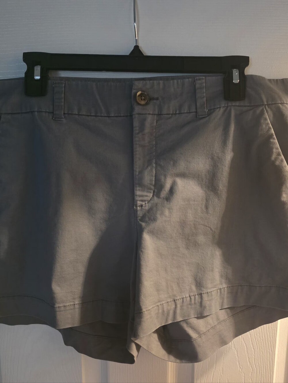 Old Navy Everyday Mid-Rise Shorts in Gray